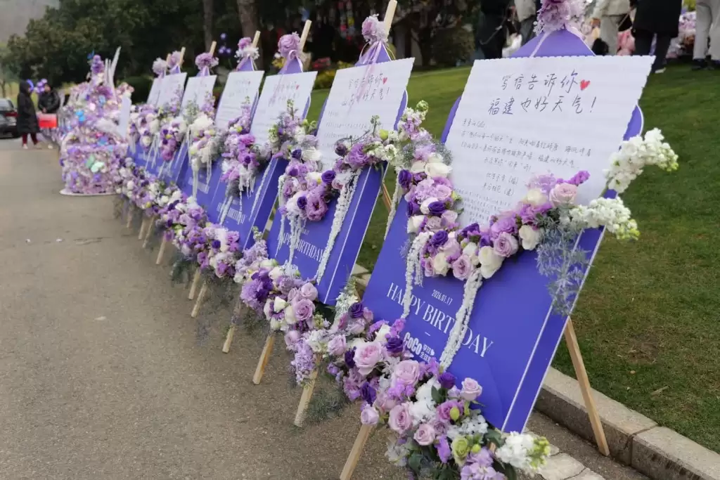 李玟生忌歌迷聚武汉写信诉思念  家人制纪录片以生命影响生命