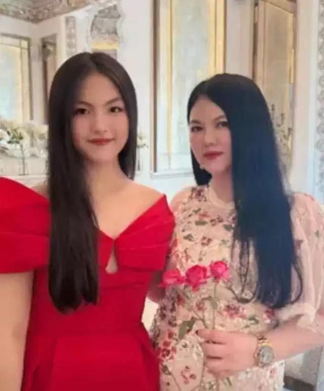 李湘被扒底朝天，高调炫富仅是冰山一角