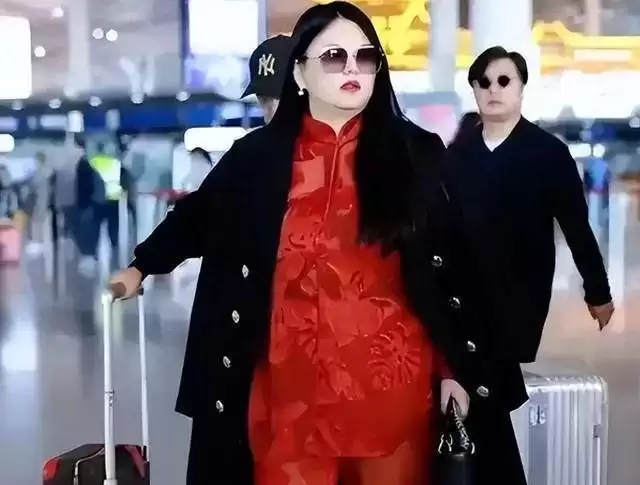 李湘被扒底朝天，高调炫富仅是冰山一角