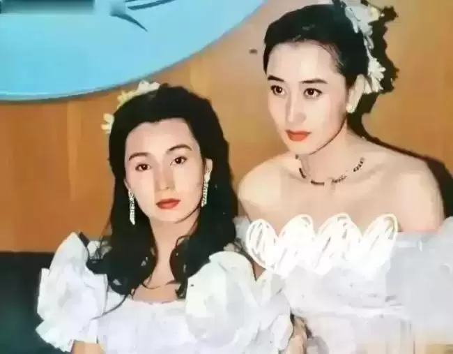 看了利智与张曼玉的合影，难怪李连杰一见钟情