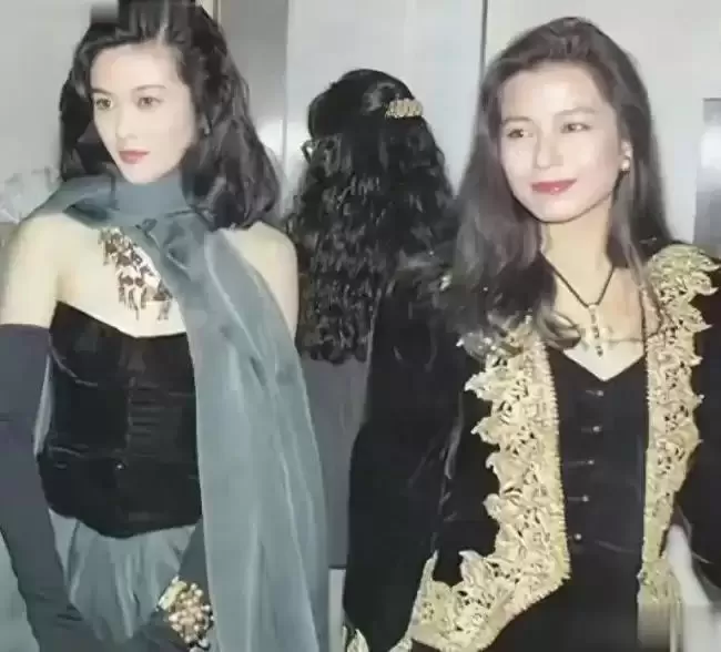 看了利智与张曼玉的合影，难怪李连杰一见钟情