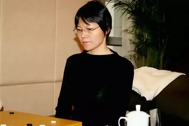 聂卫平追悼会！大儿子仍未改姓，棺木覆盖党旗