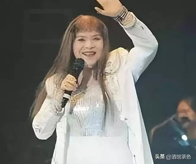 她是梁小龙前妻，曾遭毁容耗尽积蓄，75岁去世