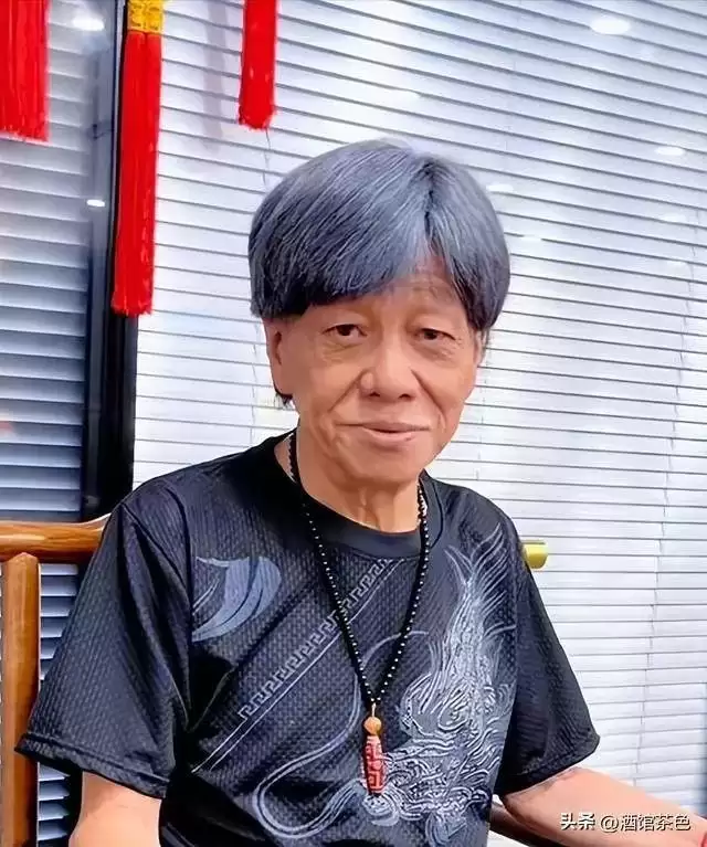 她是梁小龙前妻，曾遭毁容耗尽积蓄，75岁去世