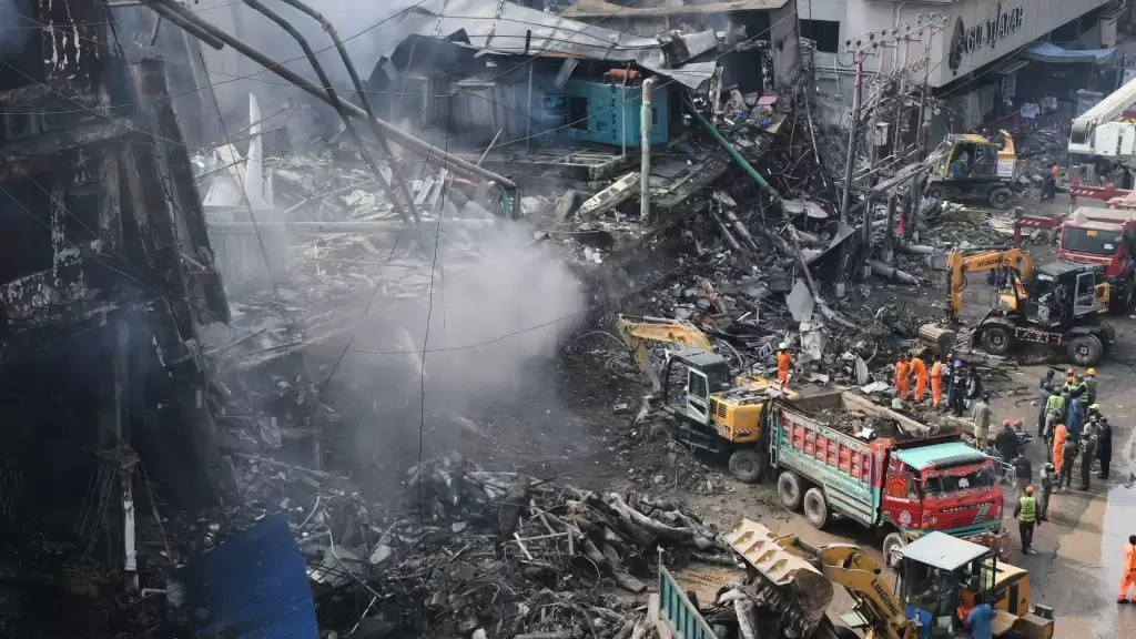 巴基斯坦商场大火烧24小时终扑灭 增至11死 60人失踪