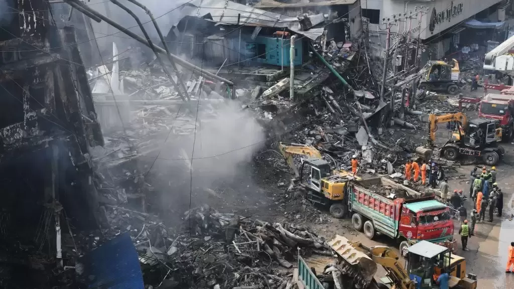 巴基斯坦商场大火烧24小时终扑灭 增至11死 60人失踪