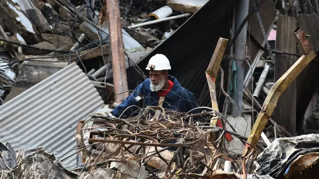 巴基斯坦商场大火烧24小时终扑灭 增至11死 60人失踪