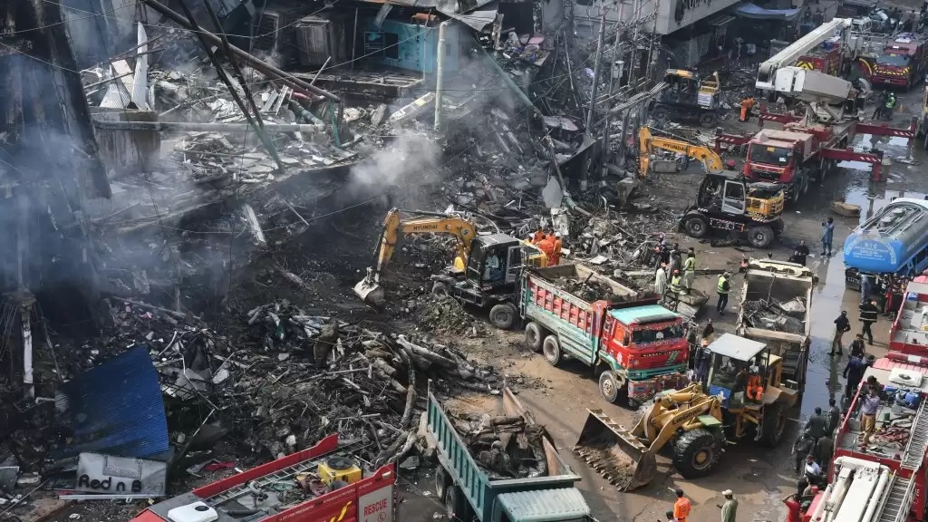 巴基斯坦商场大火烧24小时终扑灭 增至11死 60人失踪