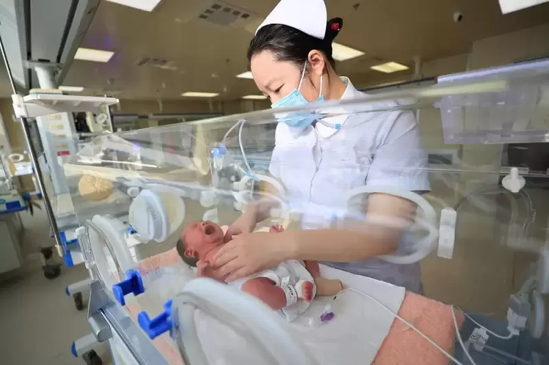 中国去年出生人口792万 学者：已跌回乾隆三年的水准