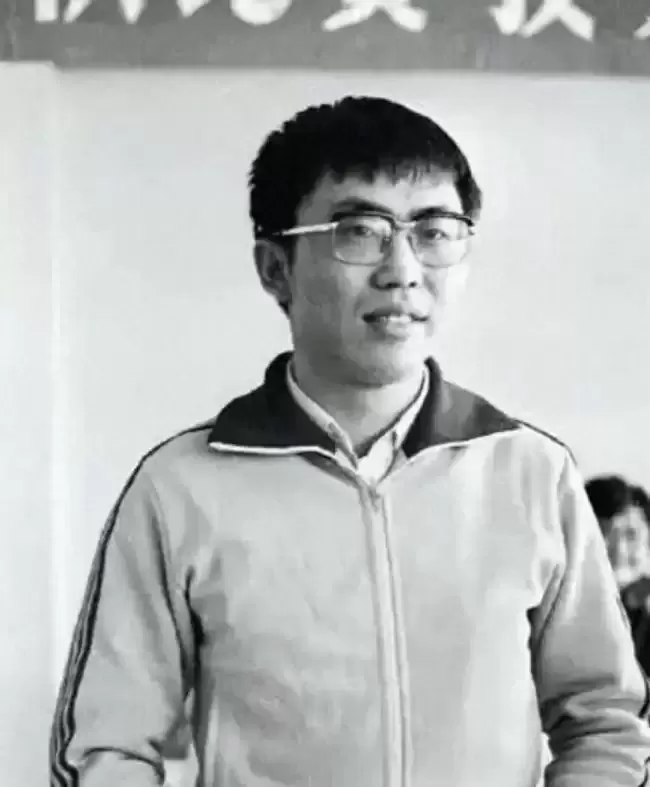 聂卫平家中装修高大上，孙子可爱，女儿戴18万表