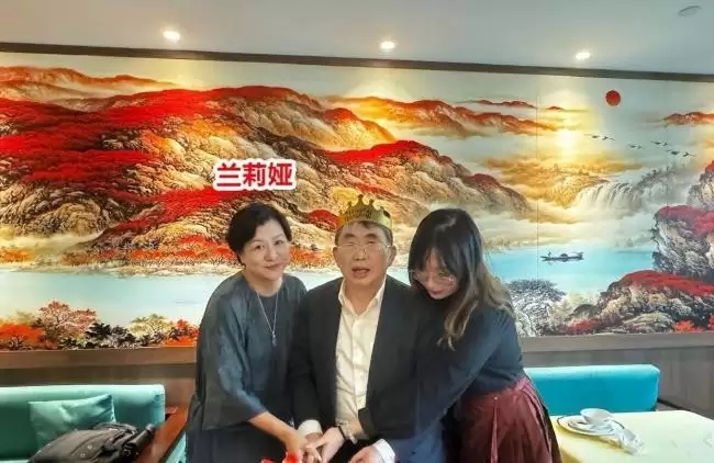 聂卫平家中装修高大上，孙子可爱，女儿戴18万表