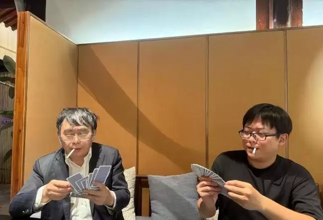 聂卫平家中装修高大上，孙子可爱，女儿戴18万表