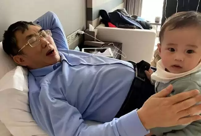 聂卫平家中装修高大上，孙子可爱，女儿戴18万表