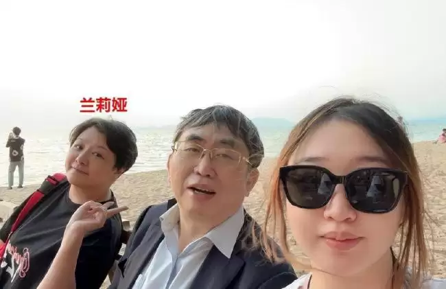 聂卫平家中装修高大上，孙子可爱，女儿戴18万表