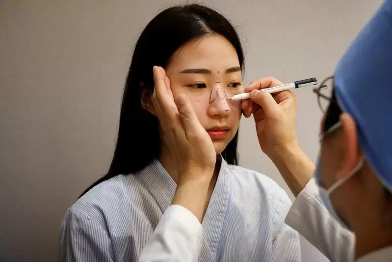 曼哈顿“黑医美”1诊所数十人受害 纽约华人业者坦言行业乱象丛生