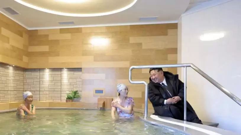 北韩温泉设施竣工 金正恩剪彩并与泡汤大妈聊天