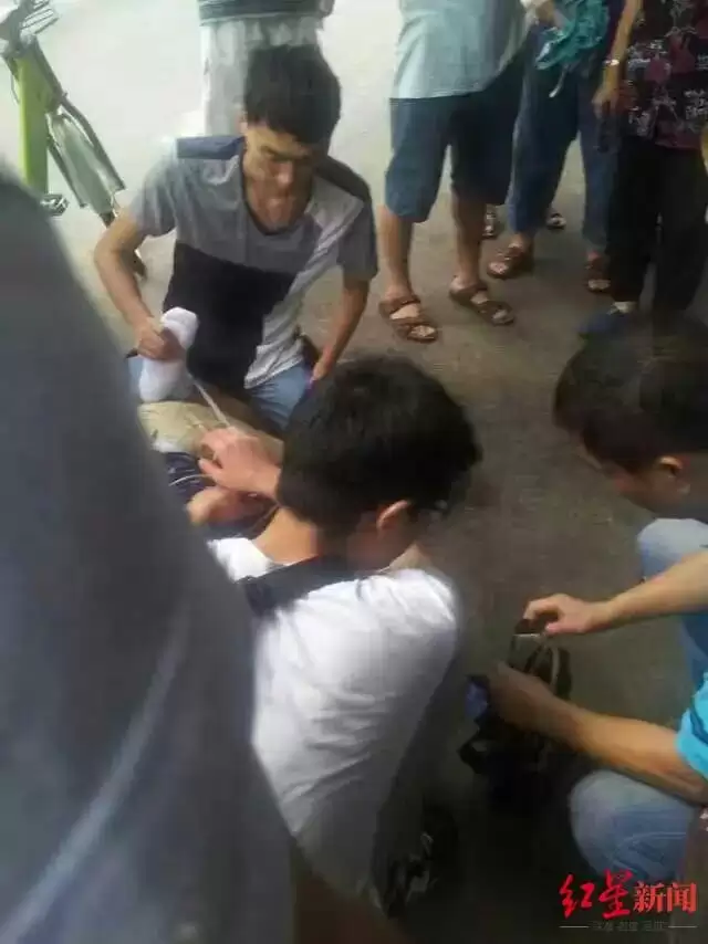 32岁程序员猝死：抢救期间曾被拉入工作群，死后收到工作消息