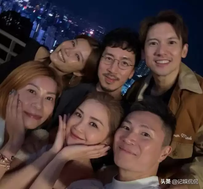 曝43岁阿sa已和男友同居！两人住女方上亿豪宅，提前试婚发展迅猛