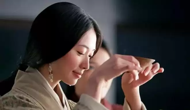林志玲现身深圳湾万象城!完全看不出51岁了,生图镜头却出卖了她