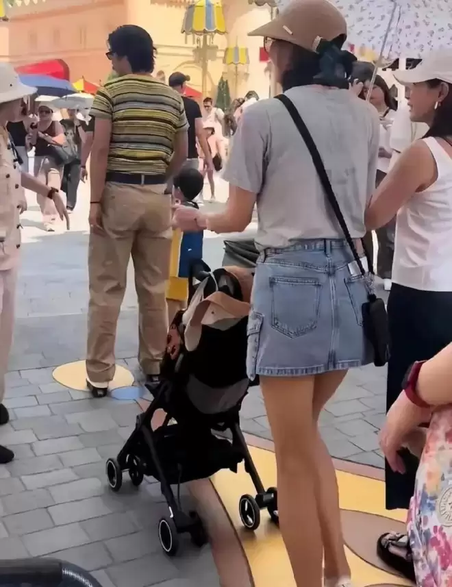 林志玲现身深圳湾万象城!完全看不出51岁了,生图镜头却出卖了她