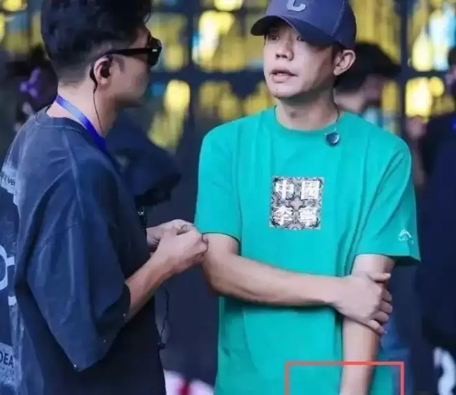 距春节不到一个月,凤凰传奇再传2大消息,封杀传闻彻底真相大白