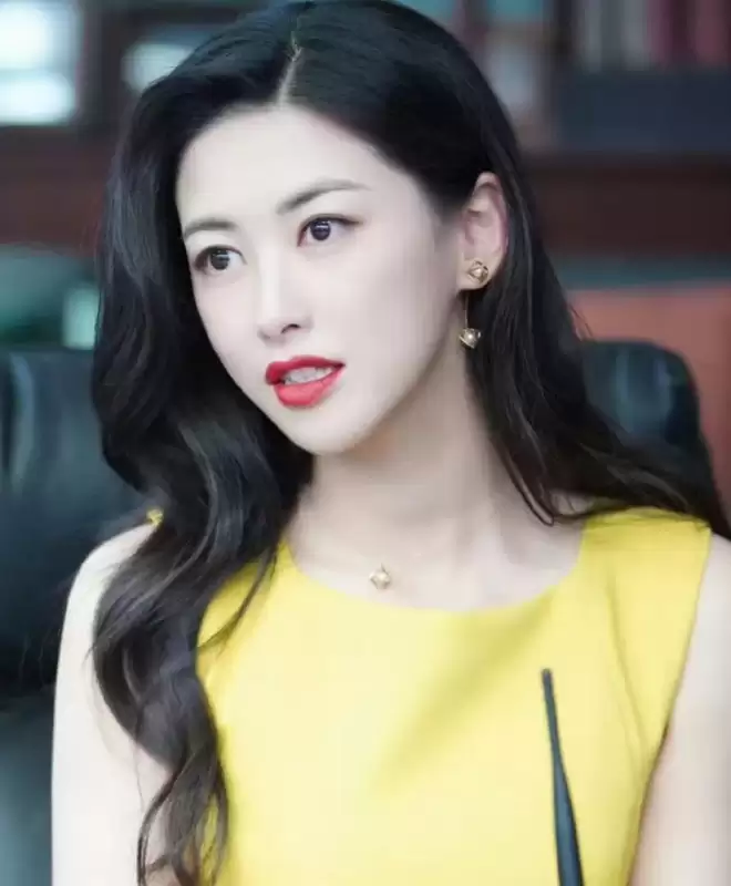 朱珠一家吃路边摊被偶遇!女儿热出一头汗,老公偷拍她满眼都是爱