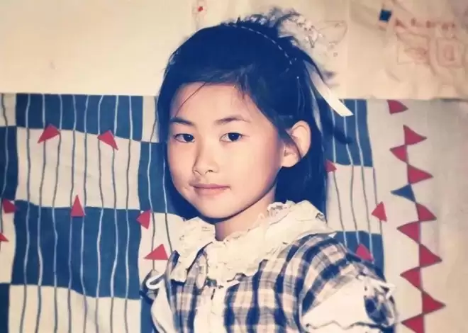 朱珠一家吃路边摊被偶遇!女儿热出一头汗,老公偷拍她满眼都是爱