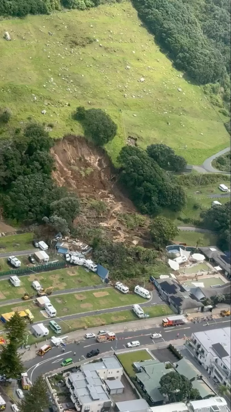 纽西兰火山露营地土石流 多人遭埋下落不明 土石仍在移动