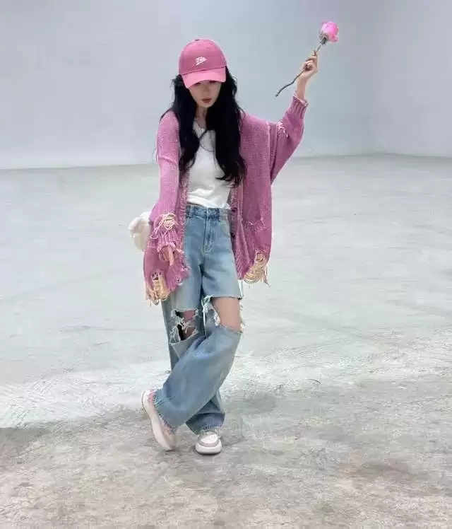 杨幂新片海报出圈,“不知道我的身材很曼妙”上热搜