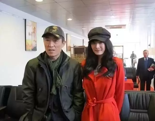 杨幂新片海报出圈,“不知道我的身材很曼妙”上热搜