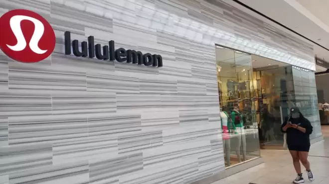 翻车! Lululemon新品开卖仅3天紧急下架! 全网吐槽: 一蹲就透