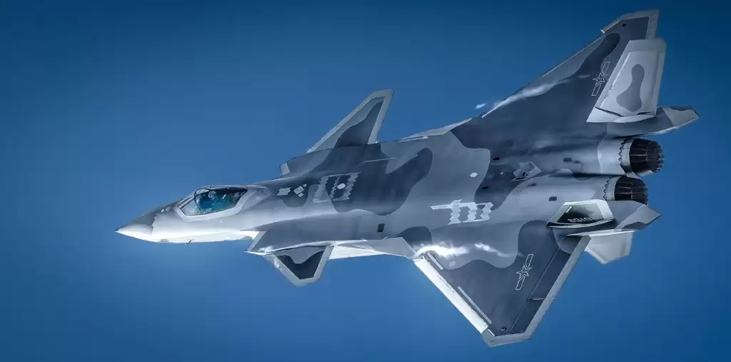 歼-20发射“小飞棍”导弹疑为新型“霹雳-16”  可猎杀300公里敌机