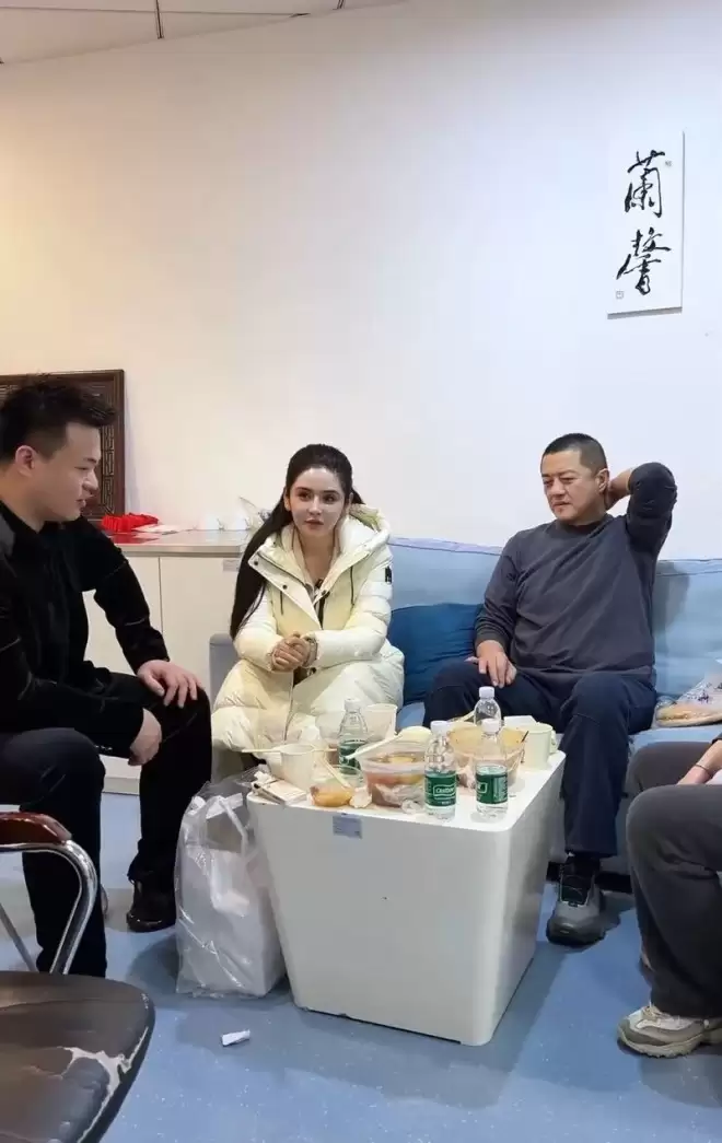 李亚鹏直播登顶带货榜 激动透露嫣然医院新址进展