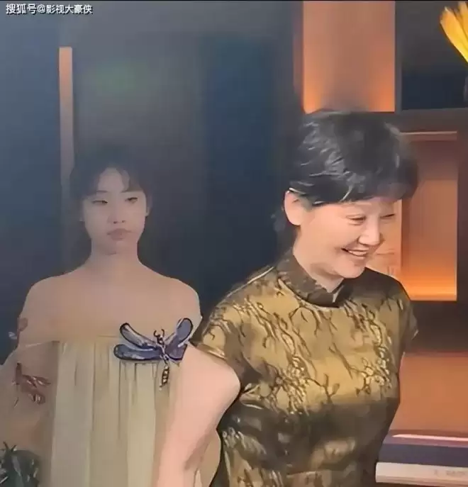 离婚传闻真相大白后的徐帆，因老毛病被观众嘲讽