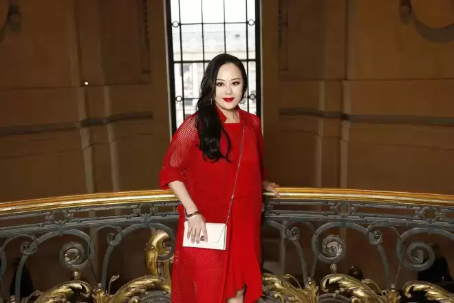 “周媛眼神”被群嘲，撒娇女人还好命吗？