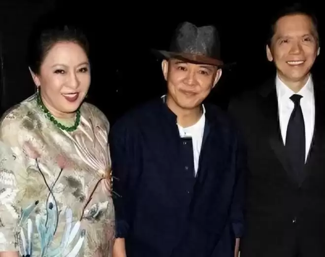 一场追悼会，揭穿了向华强夫妇在香港的真实地位