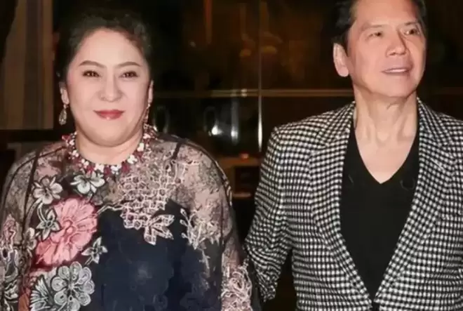 一场追悼会，揭穿了向华强夫妇在香港的真实地位
