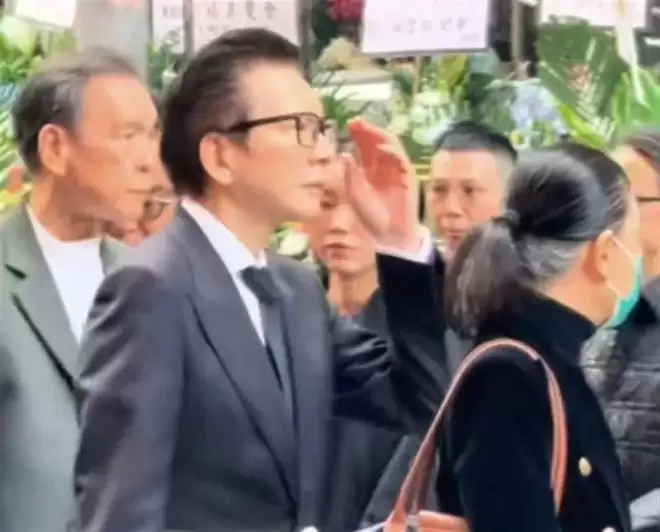 一场追悼会，揭穿了向华强夫妇在香港的真实地位