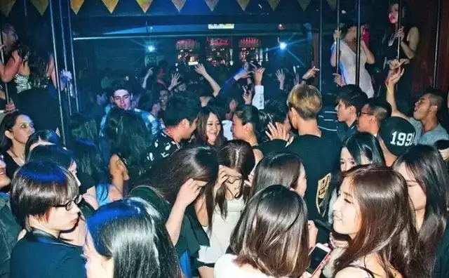 温哥华一群男生，江湖人称RichmondBoy，你身边一定有一个！
