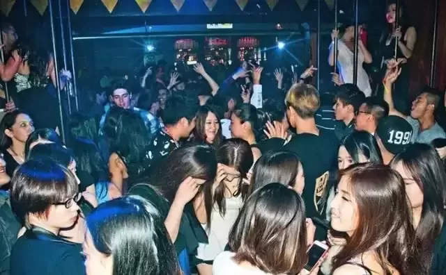 温哥华一群男生，江湖人称RichmondBoy，你身边一定有一个！