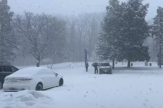 多伦多将遭遇高达40厘米暴风雪！大量航班取消，交通瘫痪