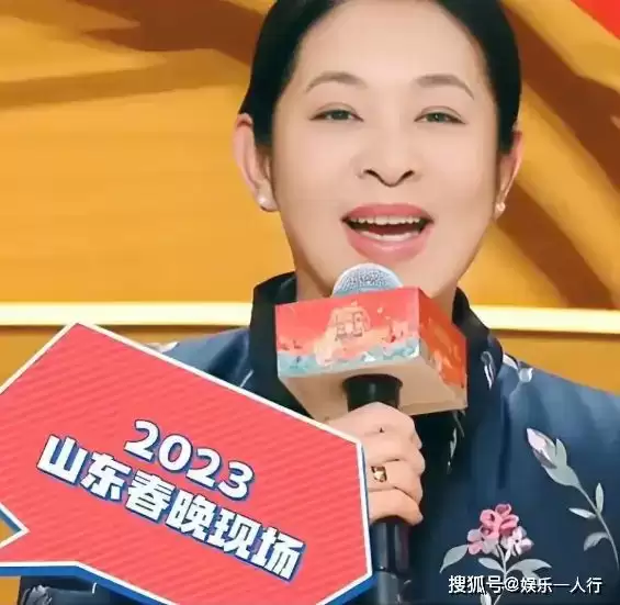 央视一姐拒家乡37年内幕曝光!离婚包裹藏催泪真相