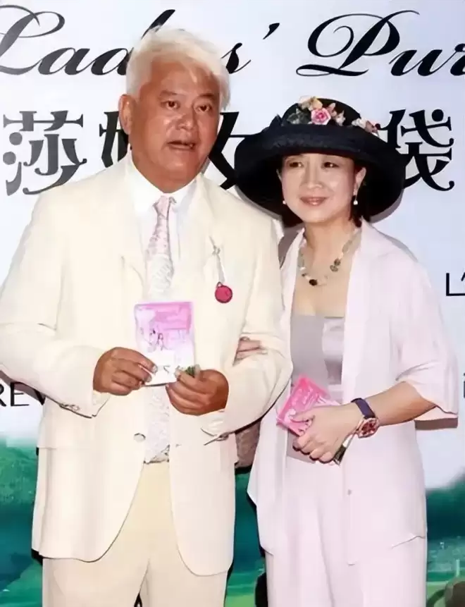 陈百祥黄杏秀结婚47年，透露丁克原因....