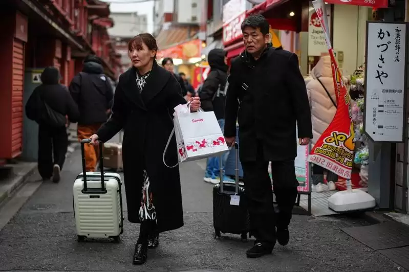 紧张持续 中国外交部提醒春节避免赴日…机票免费退改签