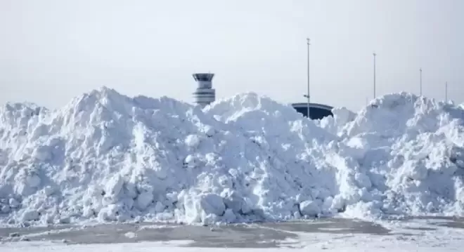 皮尔逊机场单日降雪46厘米创历史纪录，多伦多90年来雪最多月份