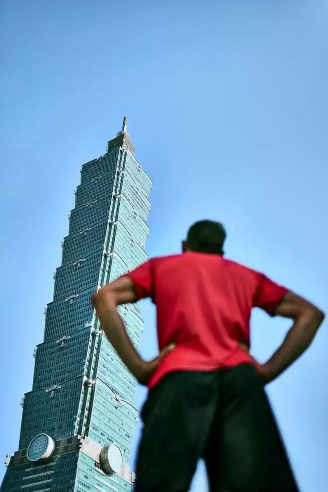 台北101徒手攀登 霍诺德玩命酬劳曝光：尴尬小数目