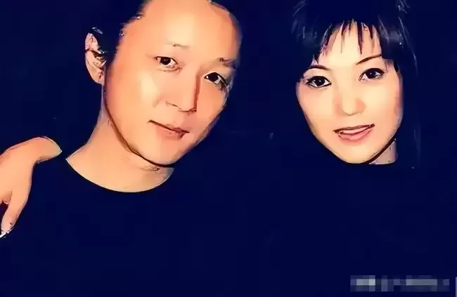 她18岁为人母，25岁四登春晚，跟逃犯睡了4年