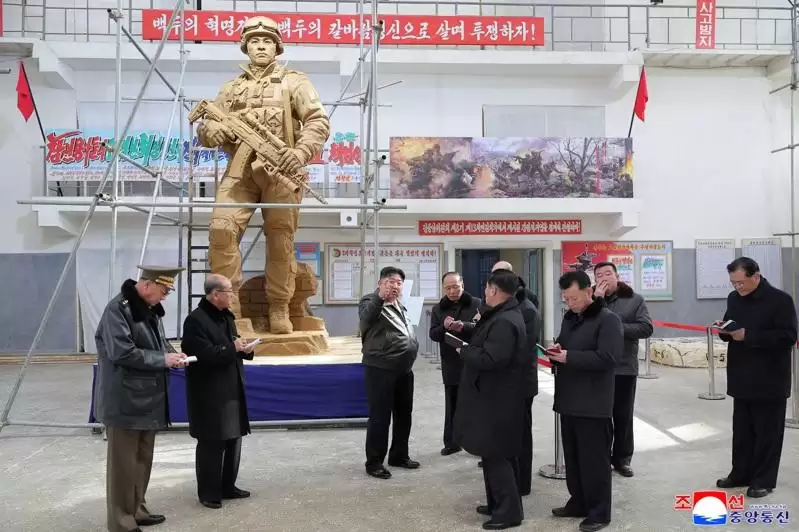 援俄兵6000人阵亡 金正恩指导纪念雕像创作：英勇永传颂