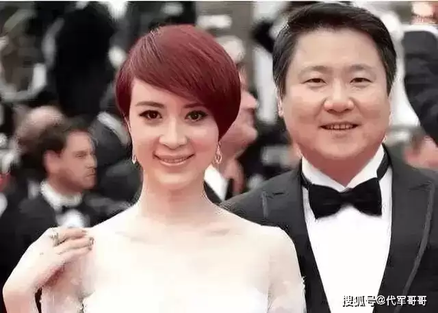 50岁金巧巧近况曝光!与吴启华分手后嫁影业巨头