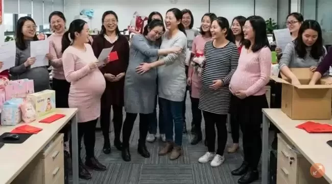 15人公司13名同事一起怀孕生产 还给加薪 结果…